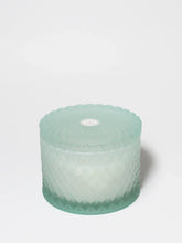 Fresh Laundry 9.5 oz scented candle